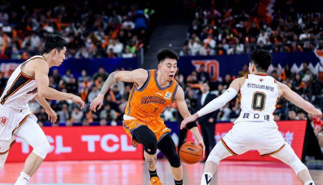 开云-关于今晚欧篮联传出新动向，广东宏远复出首秀，管理层表态：压力陡增，控场能力受关注的信息